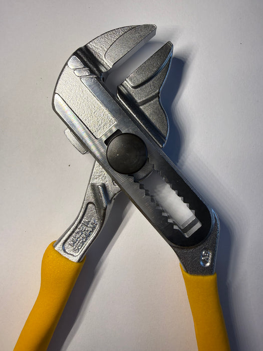 CAT Power Grip Pliers Wrench 180mm 673-7206